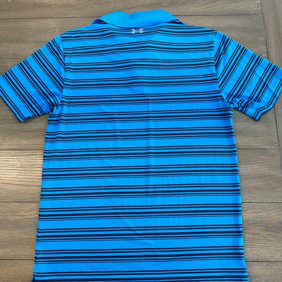 Under Armour loose fit pull over polo size medium - Picture 2 of 3